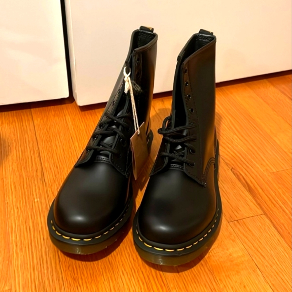 Dr. Martens 1460 Bex Fleece-Lined Leather Lace Up Boots Size 8 Women NWT and Box